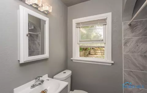2105 Perth St, Toledo, OH 43607 photo 10