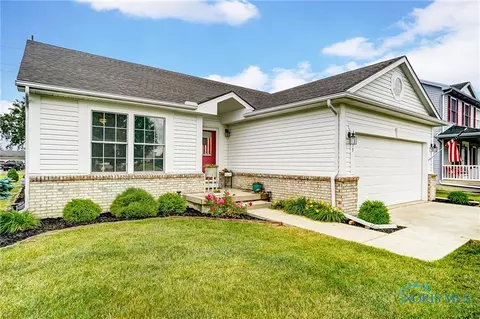1635 Waterford Dr, Bowling Green, OH 43402