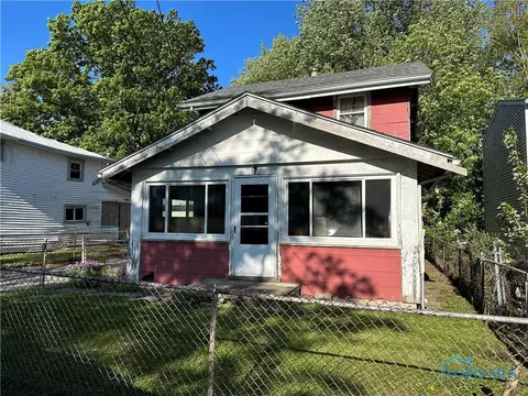 2061 Grange St, Oregon, OH 43616