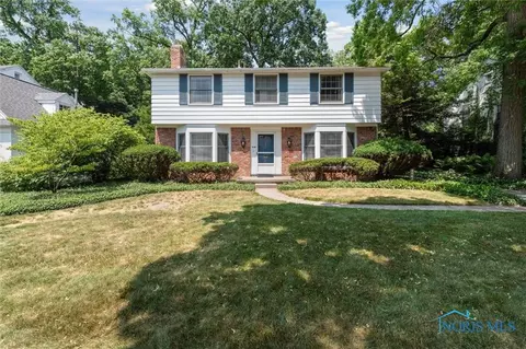 4144 Sheraton Rd, Ottawa Hills, OH 43606