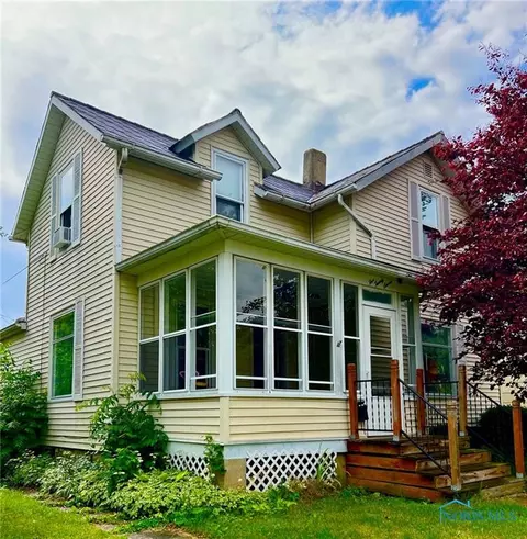 527 S Wayne St, Fremont, OH 43420