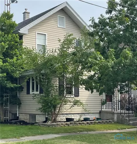 260 Clinton St, Elmore, OH 43416
