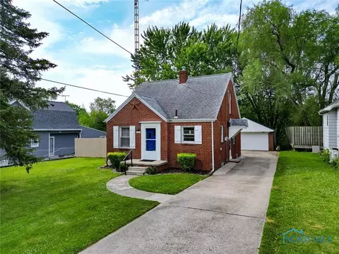 1013 Elm Tree Rd, Rossford, OH 43460