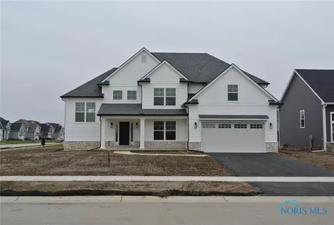 1010 Dwyer Dr, Perrysburg, OH 43551