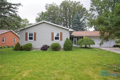 209 Vickie Ln, Fostoria, OH 44830