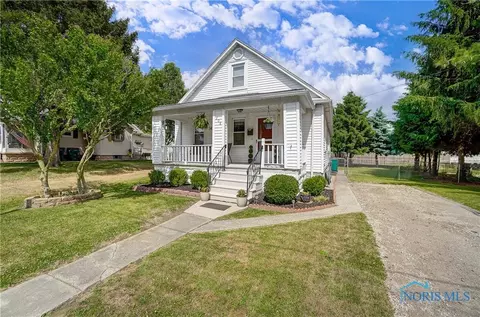 208 Hillsdale Ave, Rossford, OH 43460