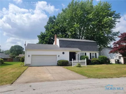 2022 Roselawn Dr, Fremont, OH 43420