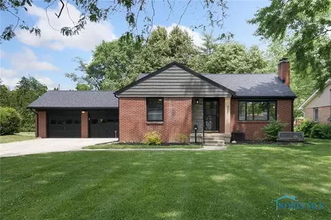 911 Locust St, Perrysburg, OH 43551