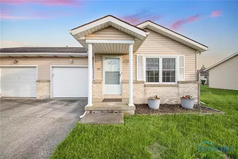 25 Augusta Dr, Bowling Green, OH 43402