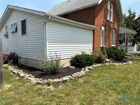 102 Franklin St, Edon, OH 43518 photo 2