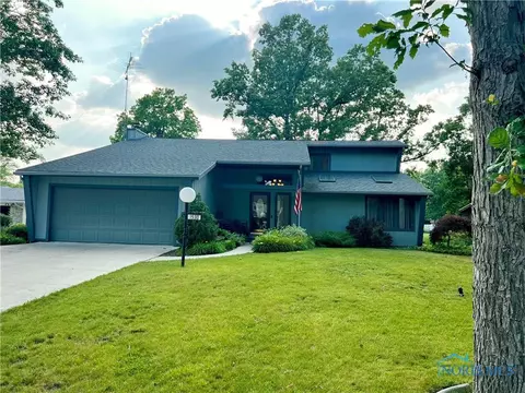 1930 Sherwood Dr, Defiance, OH 43512