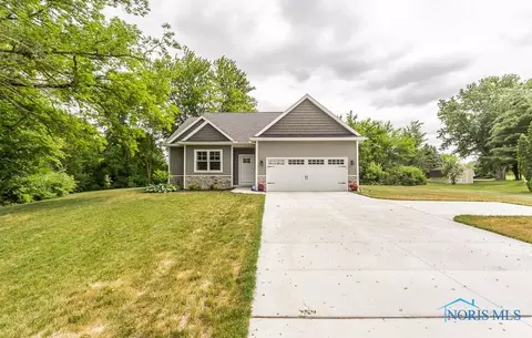 8235 Garden Rd, Maumee, OH 43537