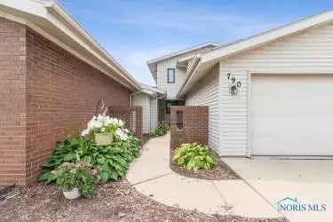 790 Deerwood Dr, Defiance, OH 43512