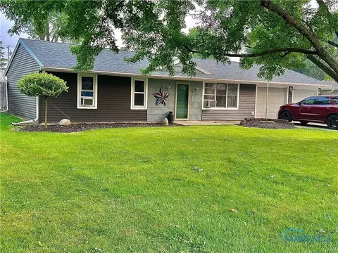 1124 Colonial Ln, Bryan, OH 43506 photo 2