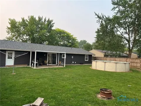 1124 Colonial Ln, Bryan, OH 43506 photo 3