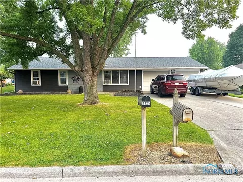 1124 Colonial Ln, Bryan, OH 43506