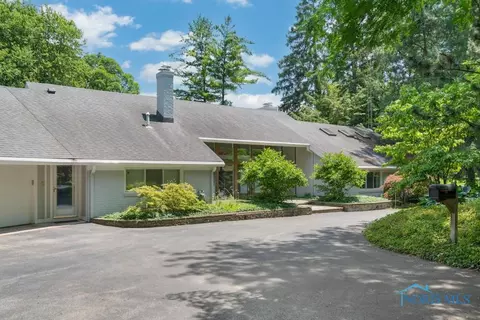 2444 Edgehill Rd, Ottawa Hills, OH 43615