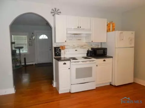 218 W Buckeye Ave, Ada, OH 45810 photo 4