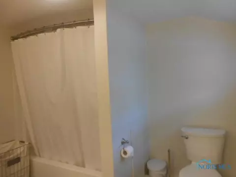 218 W Buckeye Ave, Ada, OH 45810 photo 16