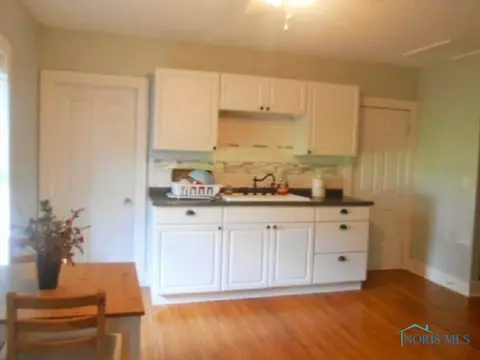 218 W Buckeye Ave, Ada, OH 45810 photo 3