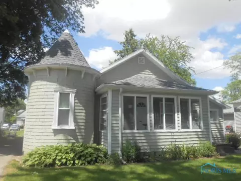 218 W Buckeye Ave, Ada, OH 45810 photo 2