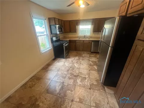 522 Continental Blvd, Toledo, OH 43607 photo 7