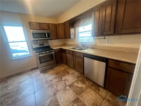 522 Continental Blvd, Toledo, OH 43607 photo 6