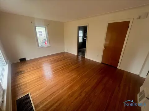522 Continental Blvd, Toledo, OH 43607 photo 3