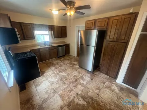 522 Continental Blvd, Toledo, OH 43607 photo 5
