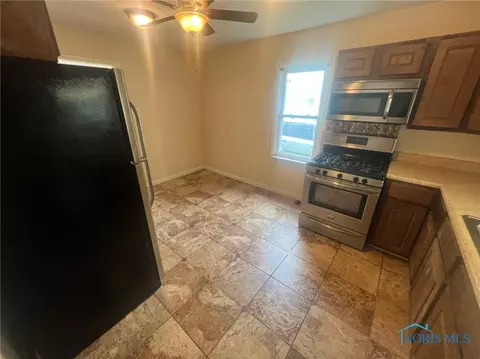 522 Continental Blvd, Toledo, OH 43607 photo 4