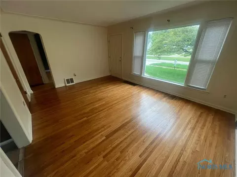 522 Continental Blvd, Toledo, OH 43607 photo 2