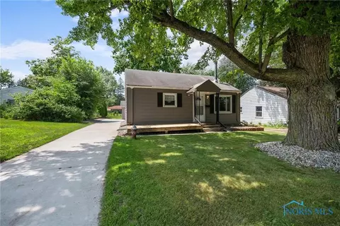130 S Hallett Ave, Swanton, OH 43558