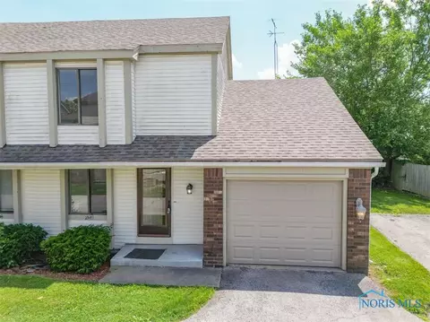 2518 Plum Leaf Ln, Toledo, OH 43614