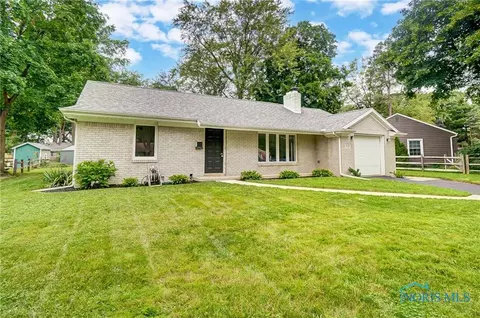 2735 E Rockridge Cir, Toledo, OH 43606