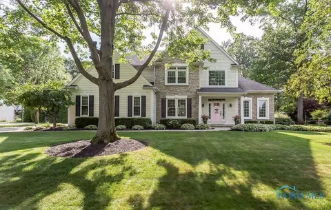 2265 Willow Pond Blvd, Sylvania, OH 43560