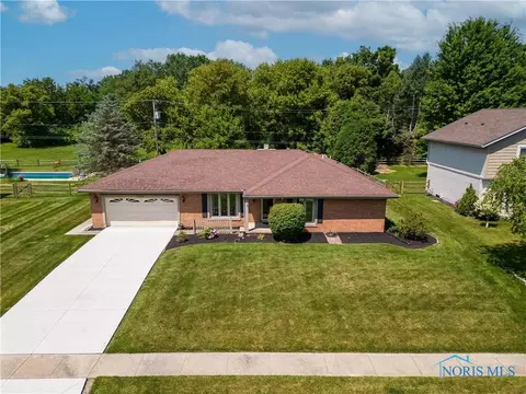 2244 Garden Creek Dr, Maumee, OH 43537