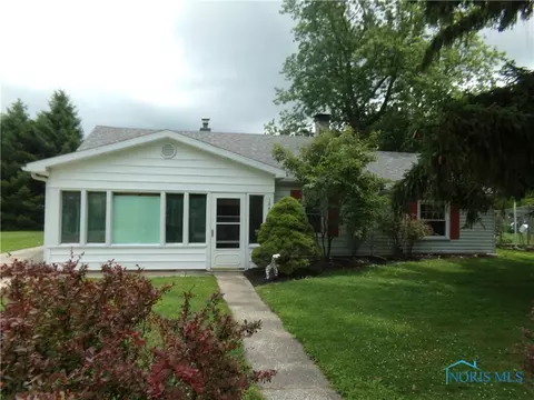 1862 Seaford Dr, Oregon, OH 43616