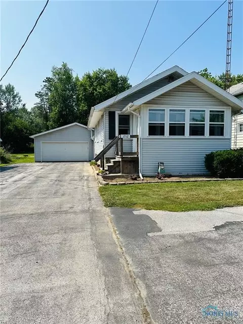1712 Buckland Ave, Fremont, OH 43420