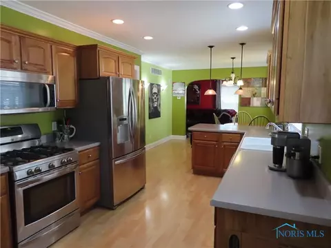 828 W High St, Bryan, OH 43506 photo 10