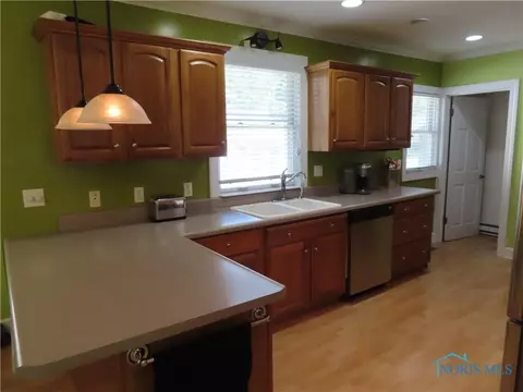 828 W High St, Bryan, OH 43506 photo 13