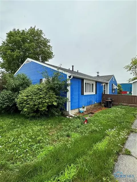 1116 W College Ave, Woodville, OH 43469