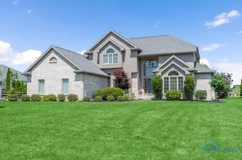 2792 Stonefence Dr, Perrysburg, OH 43551