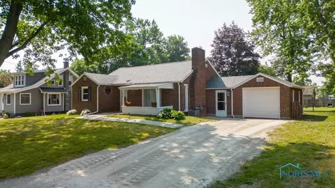 106 Lincoln St, Lyons, OH 43533