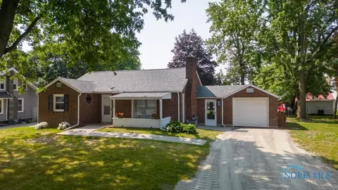 106 Lincoln St, Lyons, OH 43533 photo 2