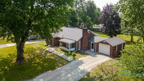 106 Lincoln St, Lyons, OH 43533 photo 3