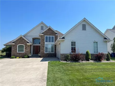 1516 Muirfield Dr, Bowling Green, OH 43402