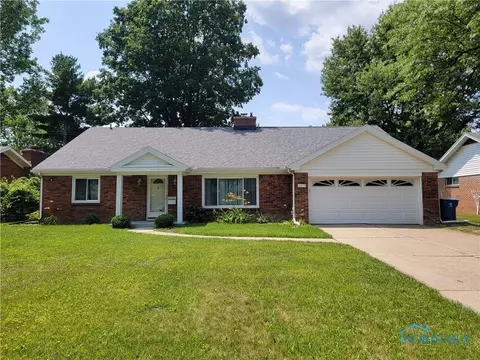 6033 Angleview Dr, Sylvania, OH 43560