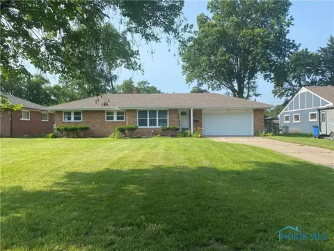 3202 Oak Grove Pl, Toledo, OH 43613