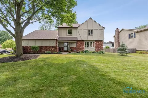 6105 Burrwood Dr, Sylvania, OH 43560