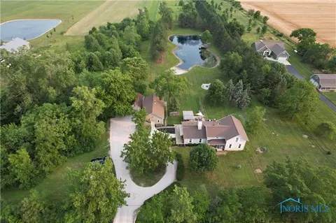 10419 Roachton Rd, Perrysburg, OH 43551